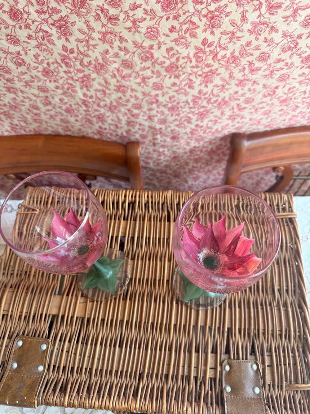 Hand-Painted Floral Wine Glasses - Pink & Green - Picture 4 of 5